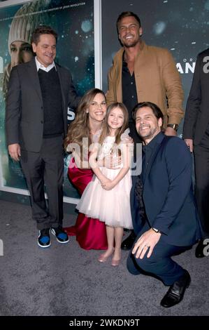 Kevin Downes, Hilary Swank, Emily Mitchell, Alan Ritchson und Jon Gunn bei der Premiere des Kinofilms Ordinary Angels im SVA Theater. New York, 19.02.2024 *** Kevin Downes, Hilary Swank, Emily Mitchell, Alan Ritchson und Jon Gunn bei der Premiere des Films Ordinary Angels im SVA Theater New York, 19 02 2024 Foto:XB.xHinex/xFuturexImagex Angels 4266 Stockfoto