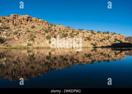 CHAMA RIVER REFLECTION, ABIQUIU, NM, USA Stockfoto