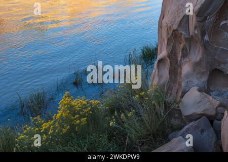 CHAMA RIVER REFLECTION, ABIQUIU, NM, USA Stockfoto