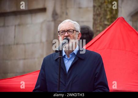 London, Großbritannien. Februar 2024. Jeremy Corbyn hält eine Rede vor dem High Court vor Julian Assanges Auslieferungsverhandlung. Quelle: Vuk Valcic/Alamy Live News Stockfoto