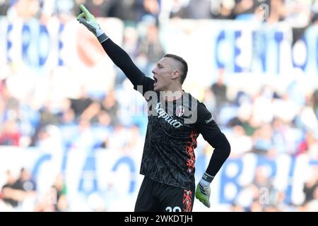 Roma, Italien. Februar 2024. Foto Alfredo Falcone/LaPresse 18. Februar 2024 - Roma, Italia - Sport, calcio - Lazio vs Bologna - Campionato italiano di calcio Serie A TIM 2023/2024 - Stadio Olimpico di Roma. Nella Foto: Lucasz Skorupski (28 FC Bologna) Foto Alfredo Falcone/LaPresse 18. Februar 2024 Rom, Italien - Sport, Fußball - Lazio vs Bologna - italienische Fußballmeisterschaft der Serie A 2023/2024 - Olympisches Stadion în Rom. Auf dem Bild: Lucasz Skorupski (28 Bologna FC) Credit: LaPresse/Alamy Live News Stockfoto