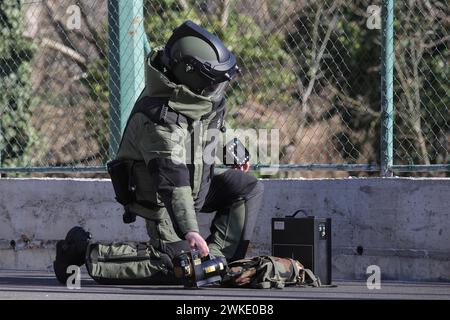 Zagreb, Kroatien. Februar 2024. Kroatische Soldaten führen eine Übung während des 30. Jahrestages der Gründung des 1. Kroatischen Gardenkorps und des Tages des Bataillons der Ehrengarde in Zagreb, Kroatien, am 20. Februar 2024 durch. Foto: Tomislav Miletic/PIXSELL Credit: Pixsell/Alamy Live News Stockfoto