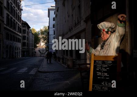 Italien, Roma, 17.04.2022. Tourismus durch die Stadt Rom, die italienische Hauptstadt, mit ihren Denkmälern und archäologischen Stätten. Italie, Rom, le 2022-04- Stockfoto