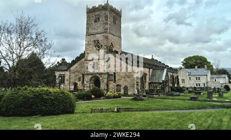 St. Marys Church in Kirby Lonsdale in Cumbria, Großbritannien. Ist ein historisches Gebäude, das von den Normannen aus dem frühen 12. Jahrhundert erbaut wurde Stockfoto