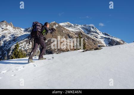 Bachimala (3,176 m), ascenso al puerto de la Madera, Huesca, Aragón, cordillera de los Pirineos, Spanien. Stockfoto