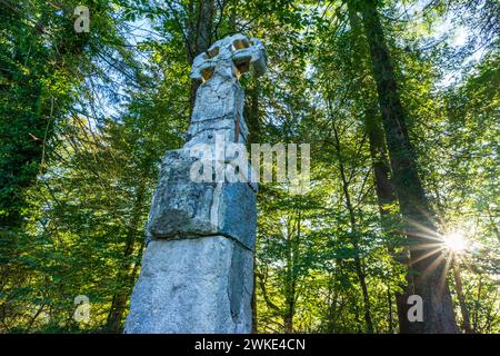 Pilgerkreuz an der Ausfahrt Roncesvalles, 14. Jahrhundert, Santiago's Road, Navarra, Spanien. Stockfoto