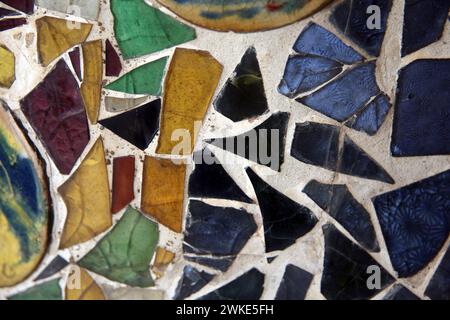 Spanien. Katalonien. Barcelona. Casa Batlló. Umbau von Antonio Gaudí, 1904-1906. Modernistischer Stil. 'Trencadis'. Details. Stockfoto