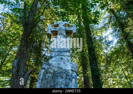 Pilgerkreuz an der Ausfahrt Roncesvalles, 14. Jahrhundert, Santiago's Road, Navarra, Spanien. Stockfoto