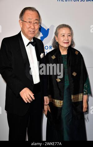 Ban Ki-moon mit Ehefrau Yoo Soon-taek bei der Cinema for Peace Gala 2024 im WECC - Westhafen Event & Convention Center. Berlin, 19.02.2024 *** Ban Ki Moon mit Frau Yoo bald auf der Cinema for Peace Gala 2024 im WECC Westhafen Event Convention Center Berlin, 19 02 2024 Foto:Xn.xKubelkax/xFuturexImagex cinema for Peace 4290 Stockfoto