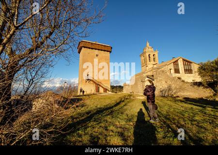 Castillo torreón Del Siglo XI y Iglesia de la Asunción, Sobrarbe, Huesca, Aragón, Cordillera de Los Pirineos, Spanien. Stockfoto