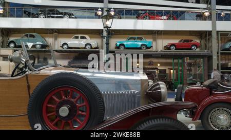 Ausstellung von Sportwagen in der Autoworld, Brüssel Stockfoto