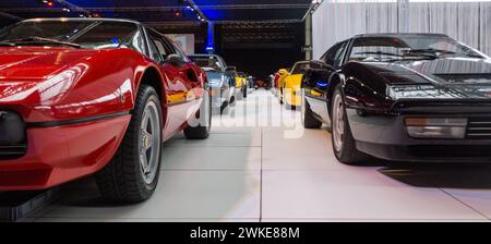 Ausstellung von Sportwagen in der Autoworld, Brüssel Stockfoto