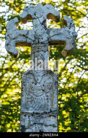 Pilgerkreuz an der Ausfahrt Roncesvalles, 14. Jahrhundert, Santiago's Road, Navarra, Spanien. Stockfoto