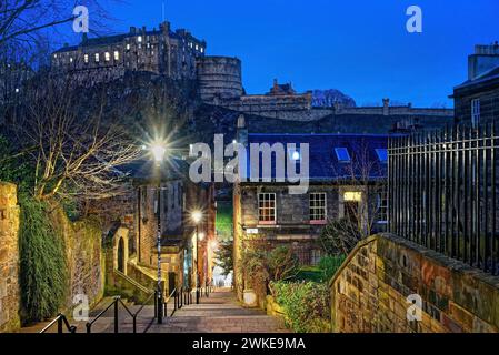 Großbritannien, Schottland, Edinburgh, Edinburgh Castle from the Vennel Stockfoto