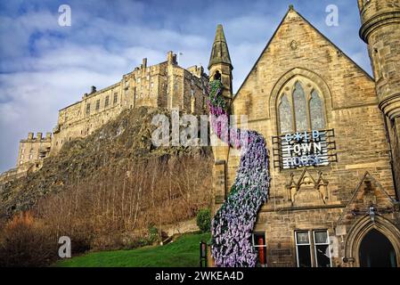 Großbritannien, Schottland, Edinburgh Castle, Great Hall und Royal Palace.from Cold Town House auf Grassmarket. Stockfoto
