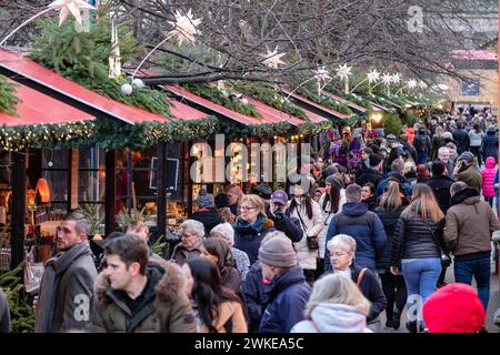 Mercado de Navidad, East Princes Street Gardens, Edimburgo, Lowlands, Escocia, Reino Unido. Stockfoto