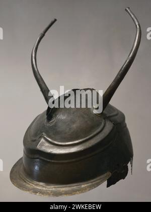 Helm. Bronze. Unbekannte Herkunft. Späteisenzeit. 4. Jahrhundert v. Chr. Nationales Archäologisches Museum. Sofia. Bulgarien. Stockfoto