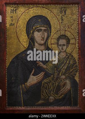 Die Jungfrau und das Kind. Mosaik. Byzantinischer Stil. 12.-13. Jahrhundert. Von der Kirche St. Nikolaus in Melnik, Region Blagoevgrad, Bulgarien. Nationales Archäologisches Museum. Sofia. Bulgarien. Stockfoto