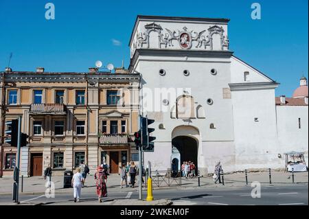 © Jan Schmidt-Whitley/Le Pictorium/MAXPPP - Vilnius 19/02/2024 Jan Schmidt-Whitley/Le Pictorium - 19/02/2024 - lituanie/les Pays baltes/Vilnius - Porte de l'Aurore (Ausros vartai en Lituanien) EST un lieu de pelerinage catholique situe dans le Centre historique de Vilnius. CE lieu de pelerinage marial EST fort Important dans l'histoire du catholicisme polonais, a l'epoque ou Vilnius etait une ville peuplee en majorite de Polonais. Aujourd'hui la porte de l'Aurore, avec Son icone de la Vierge, EST visitee par les habitants de Vilnius et par les touristes. - Valeurs Actuelles raus, kein Jdd Stockfoto