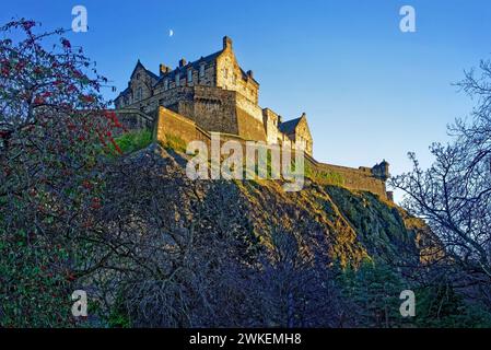 Großbritannien, Schottland, Edinburgh Castle von West Princes Street Gardens Stockfoto