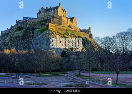 Großbritannien, Schottland, Edinburgh Castle von West Princes Street Gardens Stockfoto