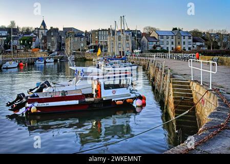 Großbritannien, Schottland, South Queensferry Harbour and Town. Stockfoto