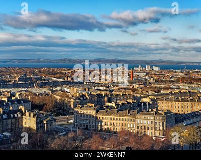 Großbritannien, Schottland, Edinburgh, Blick von Calton Hill nach Norden in Richtung Leith. Stockfoto