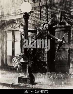 Szene aus dem Film „Singin“ im Regen“ von Stanley Donen und Gene Kelly. Museum: PRIVATE SAMMLUNG. Autor: ANONYM. Stockfoto