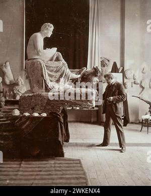 Max Klinger bei der Arbeit an der Beethoven-Skulptur. Museum: Privatsammlung. Autor: Berlin Fotoatelier Hans Franke & Co. Stockfoto