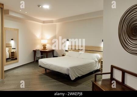 Schlafzimmer, Hotelzimmer, Donostia, San Sebastian, Baskenland, Spanien Stockfoto