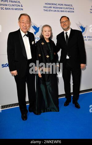 Ban Ki-moon mit Ehefrau Yoo Soon-taek und Jaka Bizilj bei der Cinema for Peace Gala 2024 im WECC - Westhafen Event & Convention Center. Berlin, 19.02.2024 Stockfoto