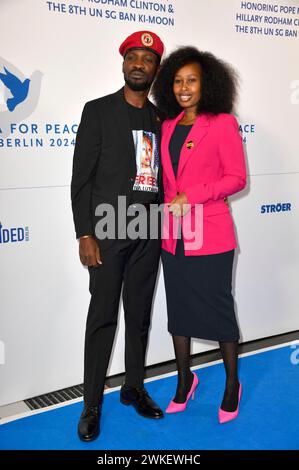Bobi Wine mit Ehefrau Barbie Kyagulanyi bei der Cinema for Peace Gala 2024 im WECC - Westhafen Event & Convention Center. Berlin, 19.02.2024 Stockfoto