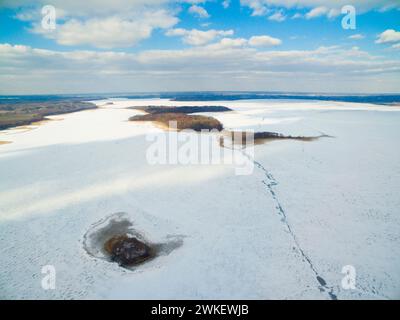 Upa³ty Island am gefrorenen Mamry Lake, Mazury, Polen Stockfoto