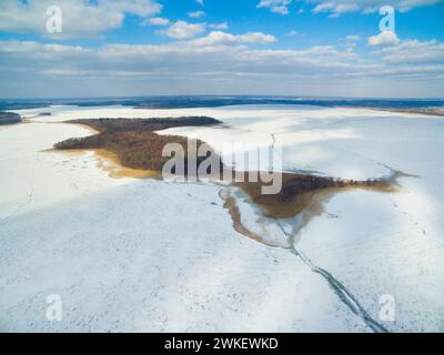 Upalty Island am gefrorenen Mamry Lake, Mazury, Polen Stockfoto