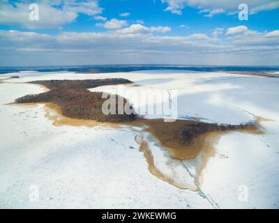 Upalty Island am gefrorenen Mamry Lake, Mazury, Polen Stockfoto