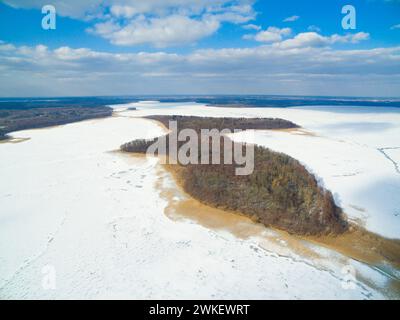 Upalty Island am gefrorenen Mamry Lake, Mazury, Polen Stockfoto