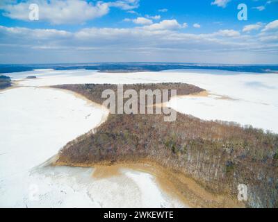 Upalty Island am gefrorenen Mamry Lake, Mazury, Polen Stockfoto