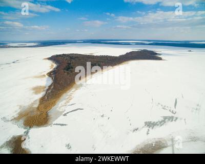 Upa³ty Island am gefrorenen Mamry Lake, Mazury, Polen Stockfoto