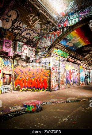 Die fantastischen Kunstwerke und Graffiti im Leake Street Tunnel, London. Stockfoto