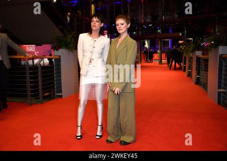 Kristen Stewart und Rose Glass bei der Premiere des Kinofilms 'Sterben / Dying' auf der Berlinale 2024 / 74. Internationale Filmfestspiele Berlin im Berlinale Palast. Berlin, 18.02.2024 Stockfoto