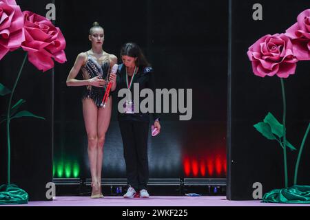 Chieti, Italien. Februar 2024. Darja Varfolomeev von Raffaelo Motto Viareggio während der Rhythmischen Gymnastik FGI Serie A1 2024 in PalaTricalle, Chieti, Italien am 17. Februar 2024 Credit: Independent Photo Agency/Alamy Live News Stockfoto