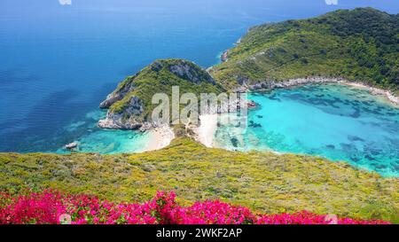 Blick auf Porto Timoni, Korfu, Griechenland vom Odysseus Thron Aussichtspunkt auf dem Hügel. Stockfoto