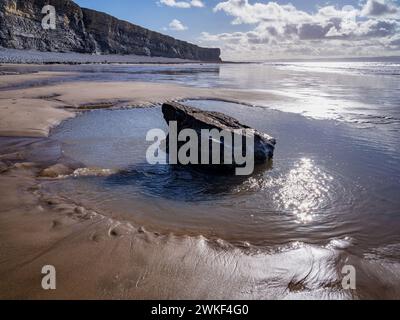 Strand und Klippen am Nash Point an der Glamorgan Heritage Coast in Südwales Großbritannien Stockfoto