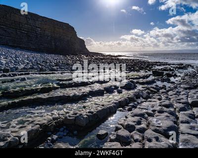 Am frühen Morgen Licht am Strand und an den Klippen am Nash Point an der Glamorgan Heritage Coast in Südwales Großbritannien Stockfoto