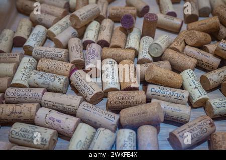 Auswahl an Weinkorken in der Groot Constantia Winery in Kapstadt, Südafrika. Stockfoto