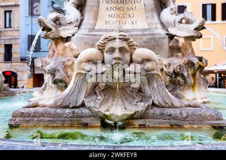 Nahaufnahme des Brunnens des Pantheons in Rom. Wunderschöner Brunnen des Pantheons auf der Piazza della Rotonda in Rom, Italien. Stockfoto