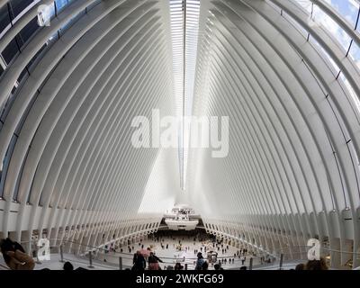 New York, USA - 1. Mai 2023: Hauptplatz der New Yorker World Trade Center Station. Stockfoto