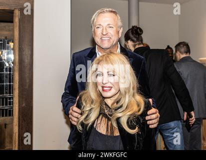 AMSTERDAM: Sänger Gordon und Patricia Paay bei der Veröffentlichung seines neuen Albums Album of My Life. ANP EVA PLEVIER niederlande Out - belgien Out Stockfoto