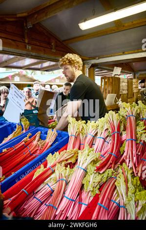 Das Wakefield Rhabarb Festival 2024. Den Rhabarden von der Rhabardenhütte verkaufen Stockfoto