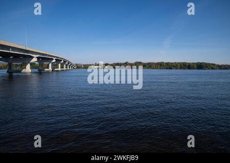 Long-Sault Bridge, Pont du Long-Saul, überquert den Ottawa River bei Grenville, Quebec und Hawkesbury Ontario Stockfoto